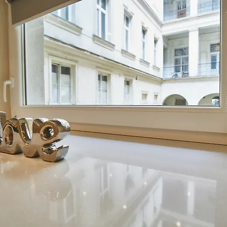 Apartment Mmm |