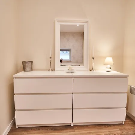 Apartment Mmm | *